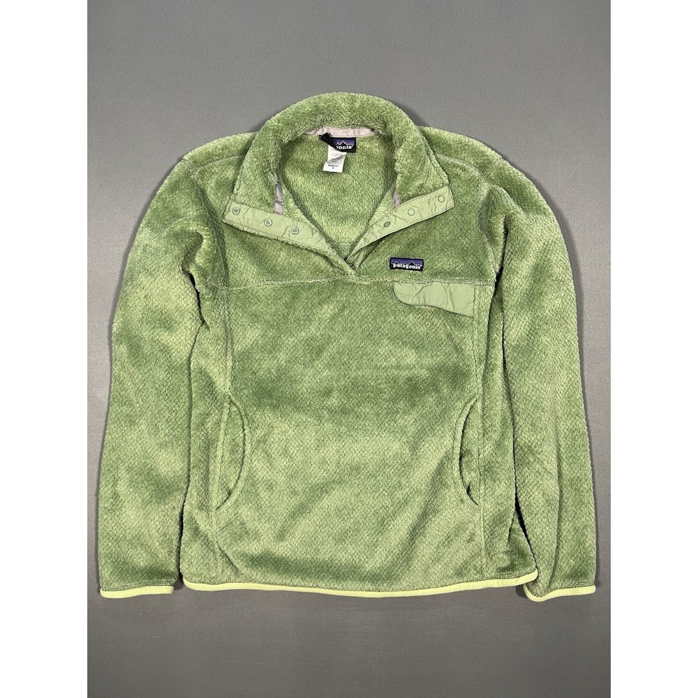 Patagonia Women's Re-Tool Snap-T Pullover in a green fleece material